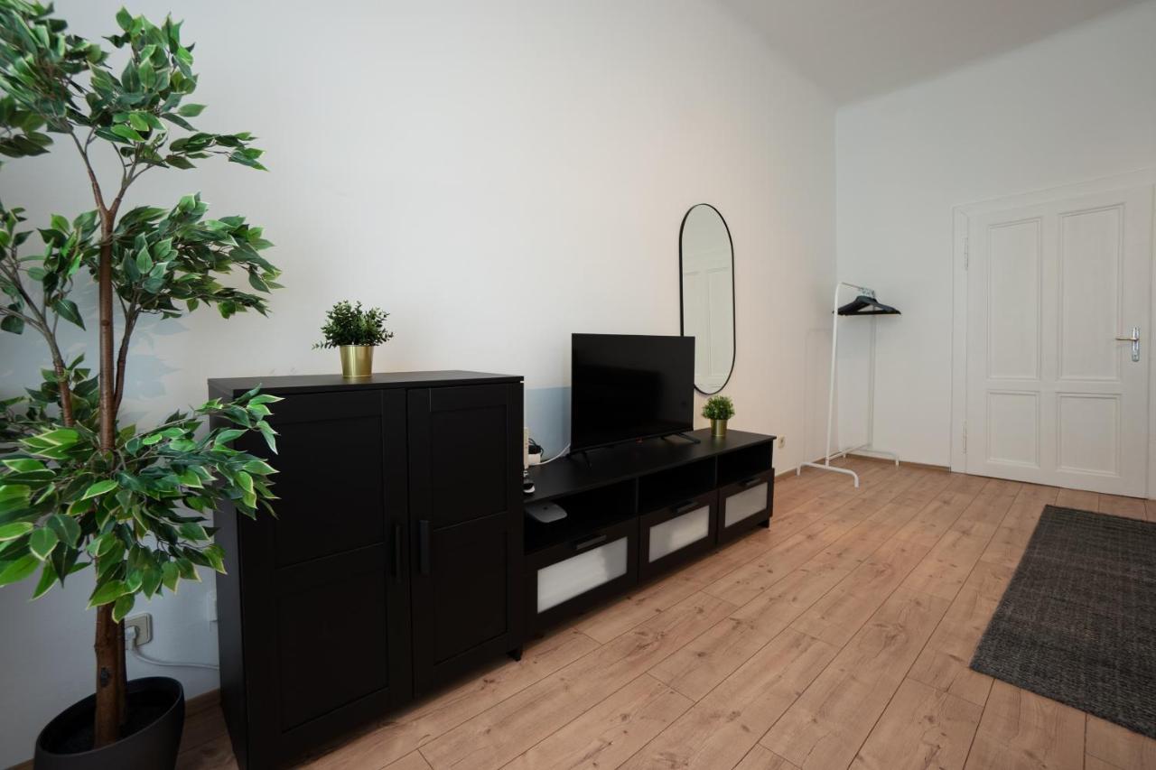 Lovely 1-Bedroom Apartment Next To Praterstern Vienna Exterior photo