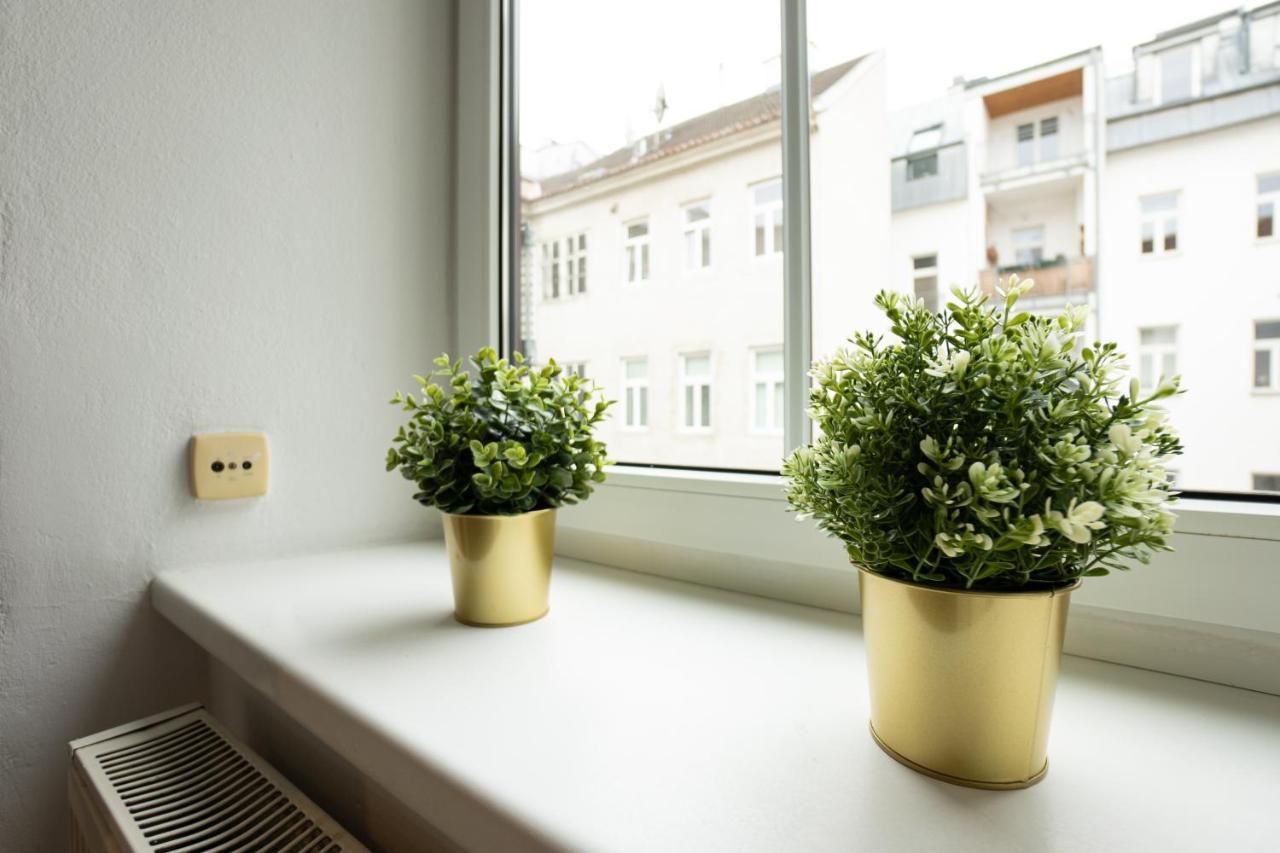 Lovely 1-Bedroom Apartment Next To Praterstern Vienna Exterior photo